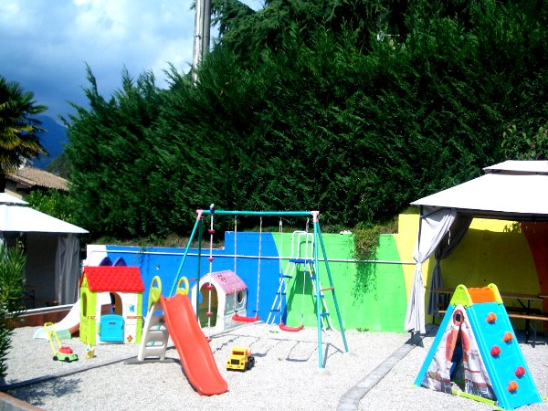 villa-idro-lake-children's-playground