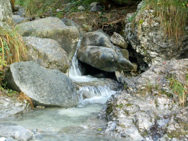 villa-idro-lake-natural-park-mineral-water-river-2