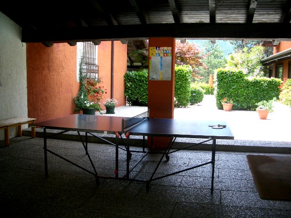 villa-idro-lake-ping-pong-table