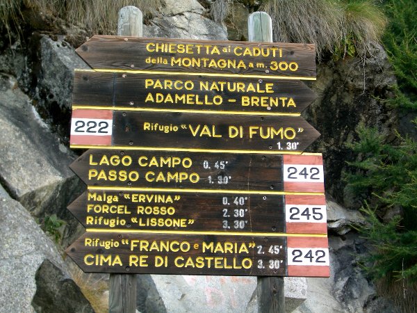 villa-idro-lake-travel-mountain-trails-1